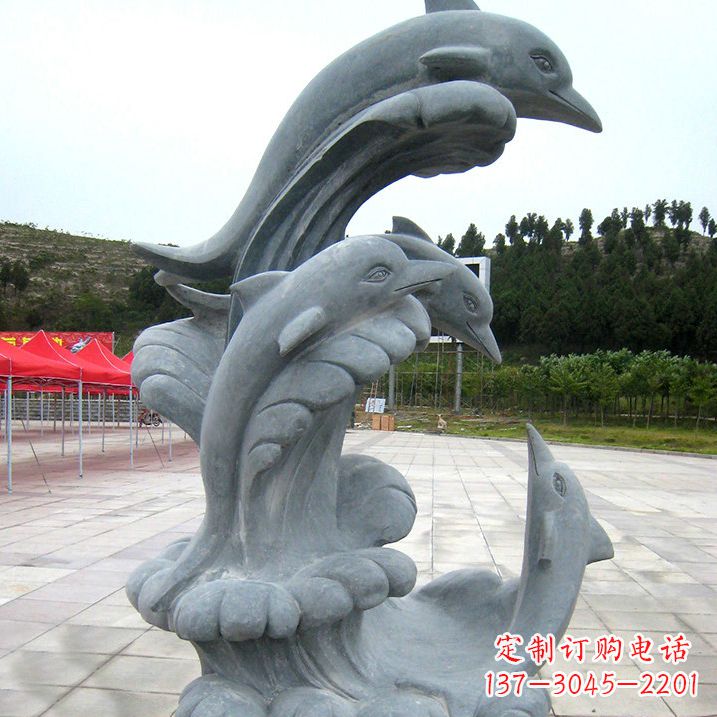 哈尔滨海豚雕塑凝聚着美丽与动感