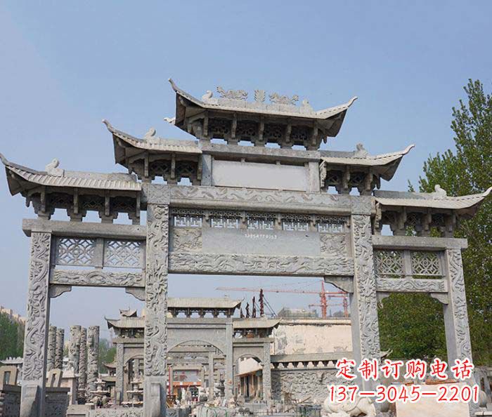 哈尔滨大理石牌坊雕塑传承中国古典文化