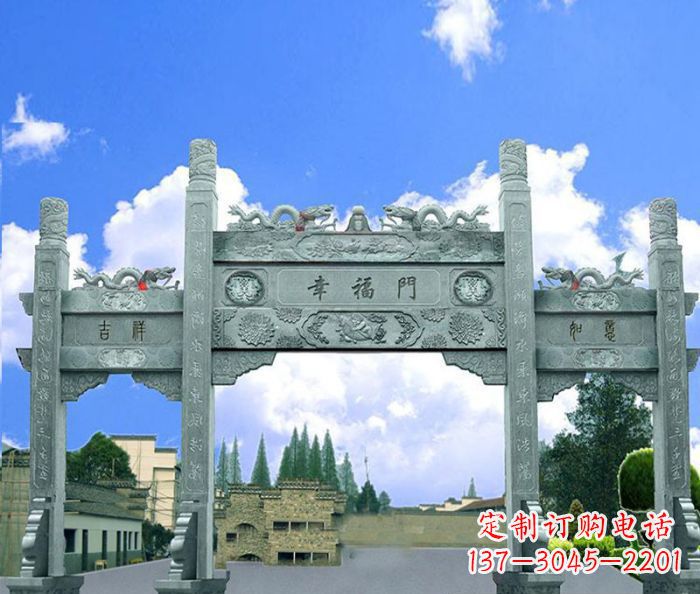 哈尔滨村庄三门牌坊的雕塑之美