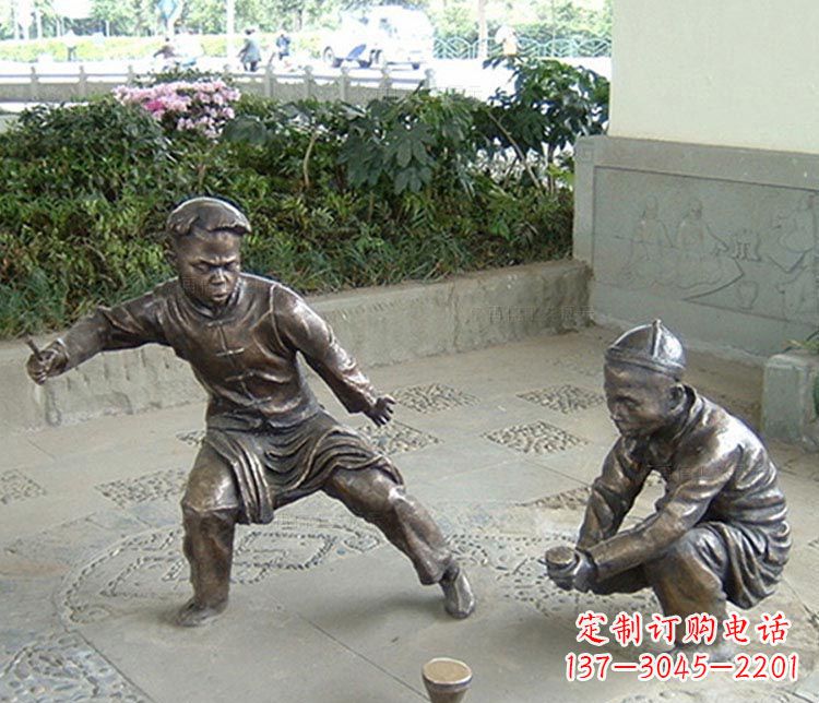 哈尔滨打陀螺的儿童铜雕