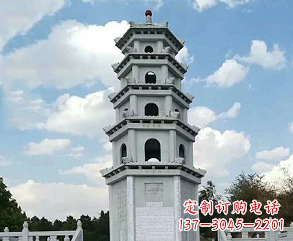 哈尔滨神秘的宝塔雕塑