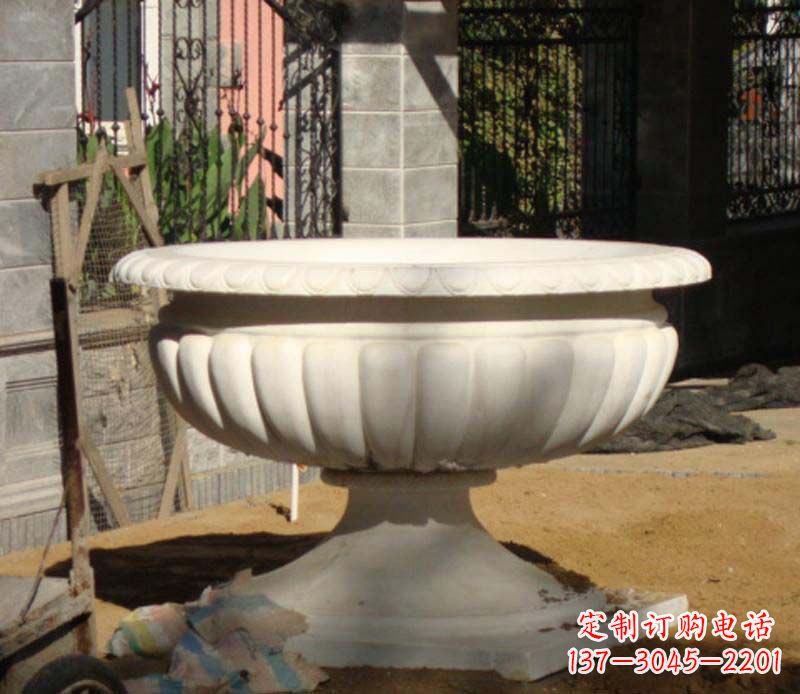 哈尔滨精美大理石花盆雕塑