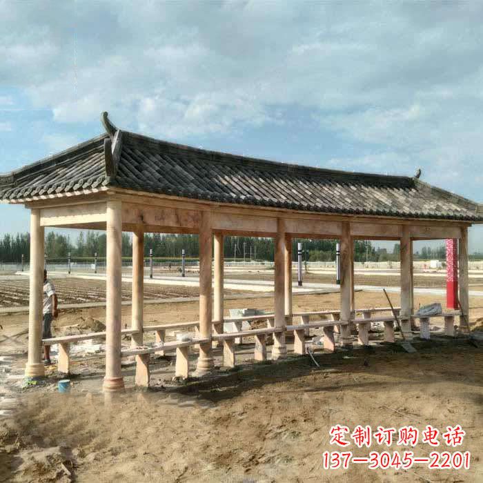 哈尔滨华丽精美的瓦石长廊雕塑