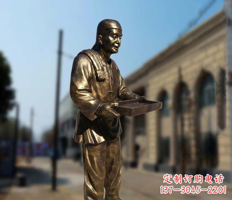 哈尔滨古典神秘的店小二人物铜雕