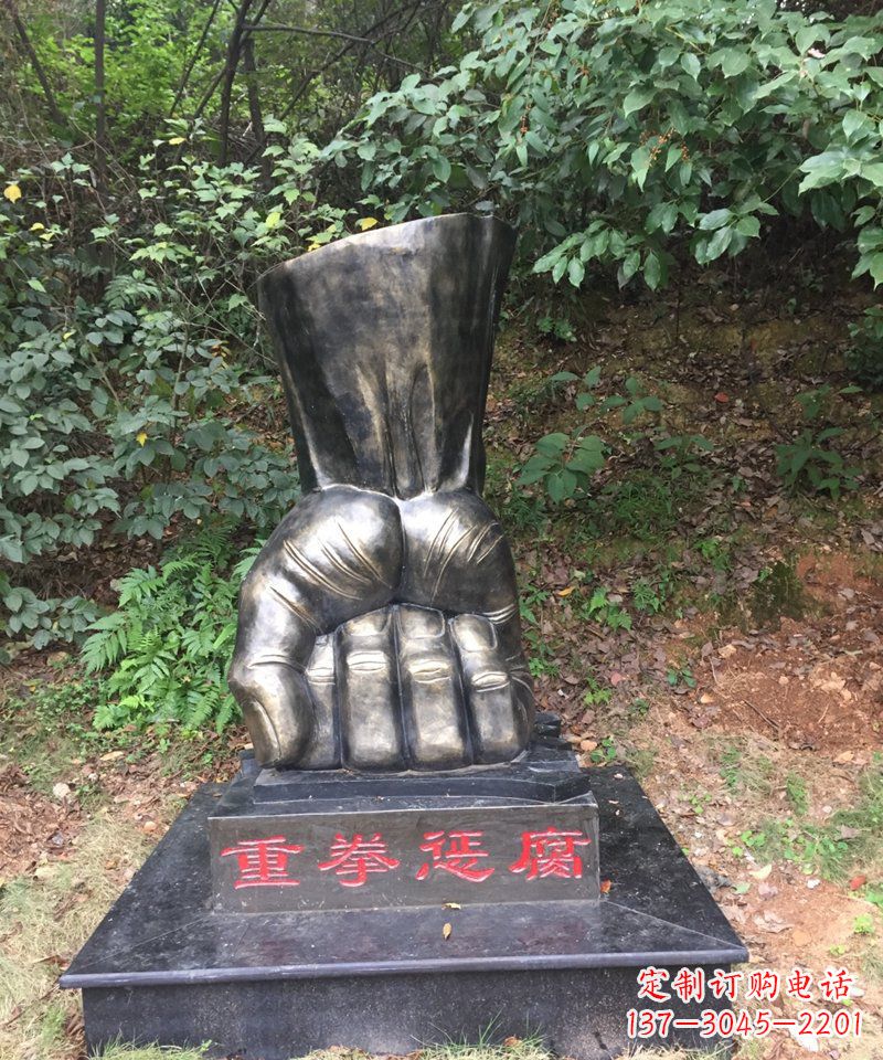 哈尔滨高端铜拳头雕塑
