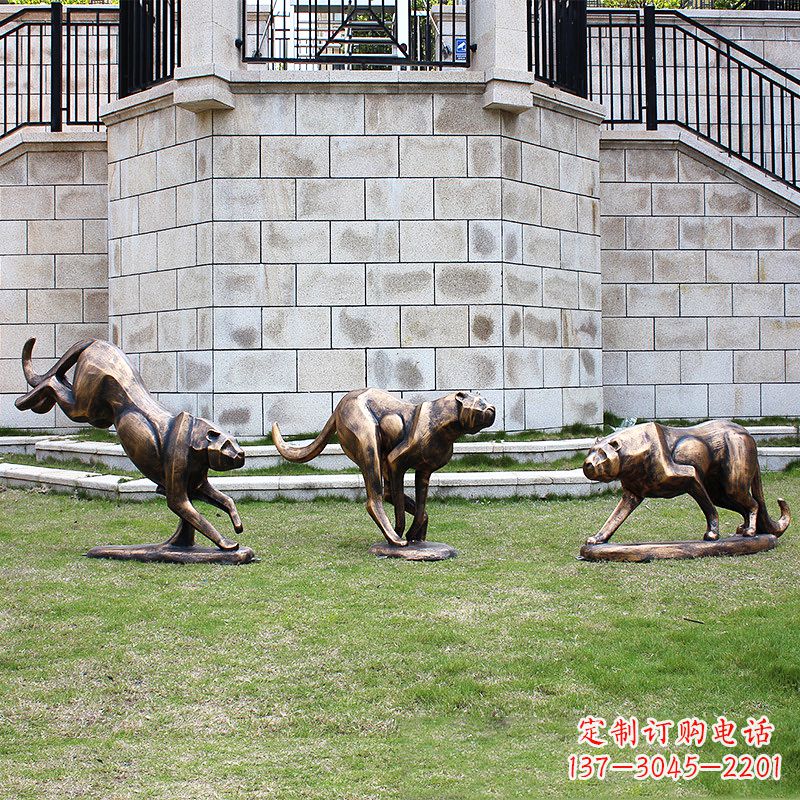 哈尔滨仿铜金钱豹抽象玻璃钢雕塑-公园园林草坪动物摆件