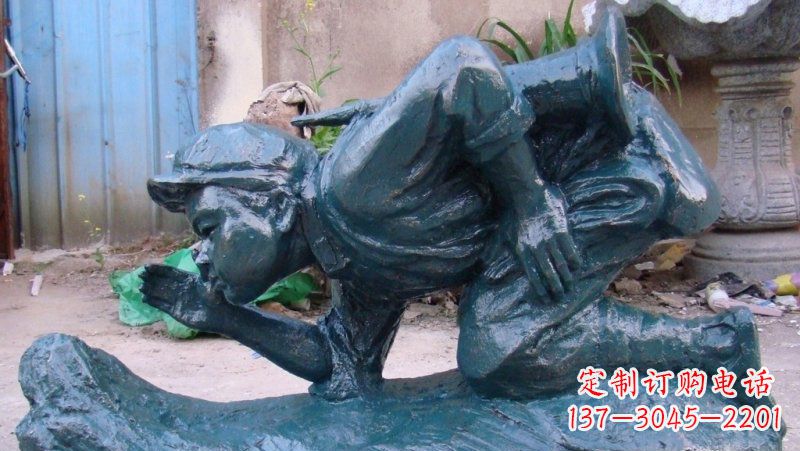 哈尔滨传统文化符号——小红军冲锋号雕塑