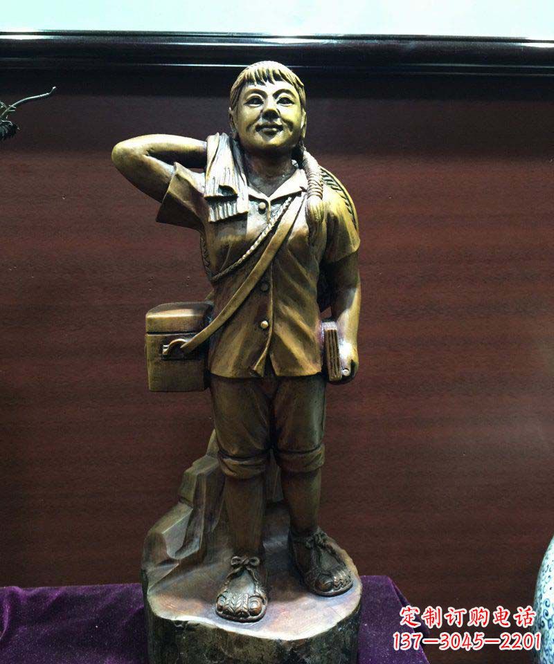 哈尔滨浪漫而优雅的铜雕女人雕塑