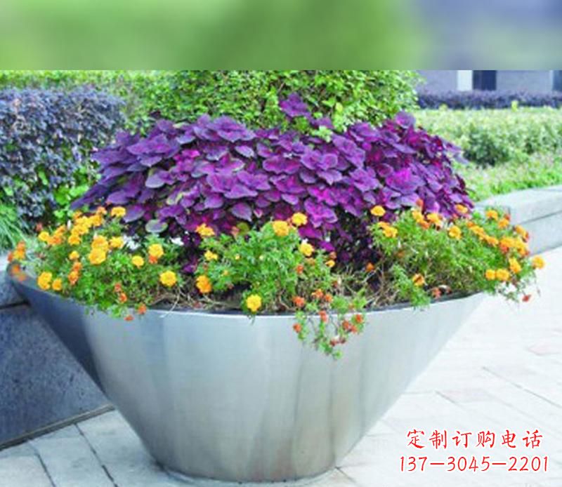 哈尔滨中领雕塑精致无比的花盆雕塑