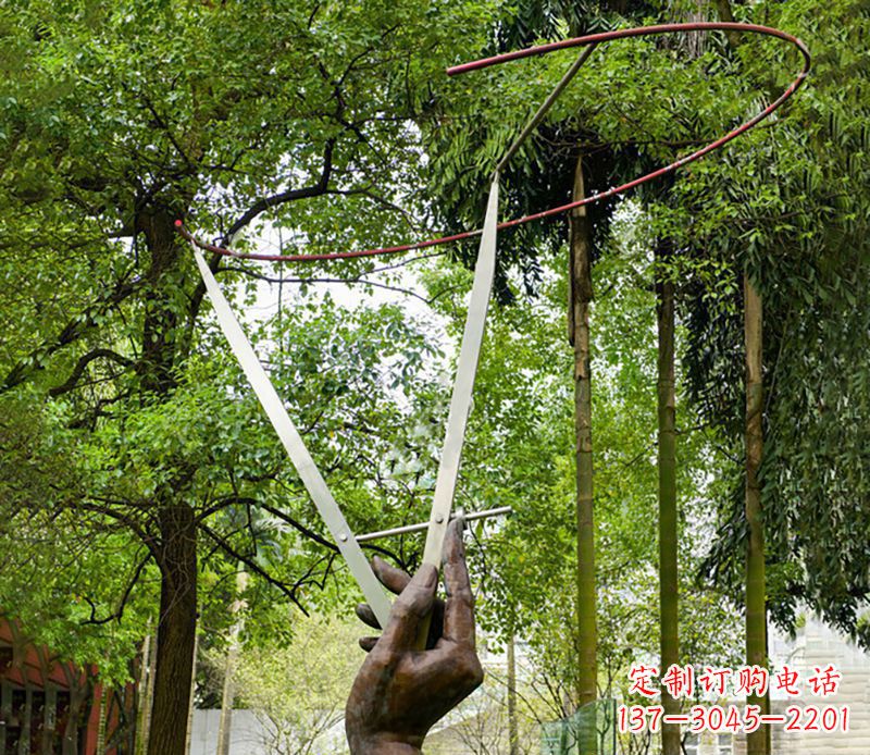 哈尔滨不锈钢圆规雕塑展示精致繁华