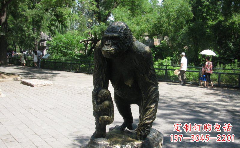 哈尔滨公园大猩猩动物铜雕 (2)