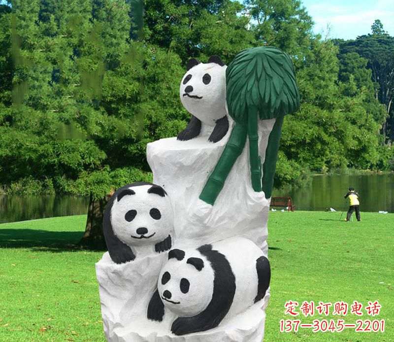 哈尔滨公园大熊猫雕塑
