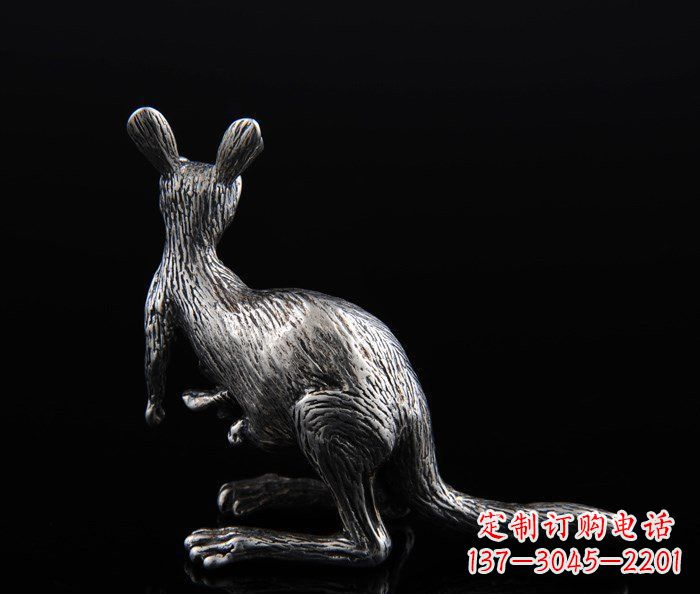 哈尔滨精美的袋鼠铜雕