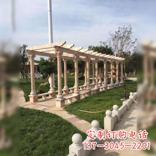 哈尔滨增添公园美景的长廊石雕