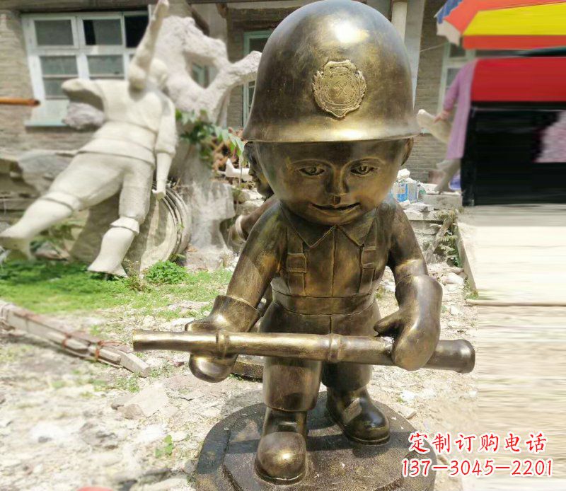 哈尔滨精致细腻的交通警察铜雕