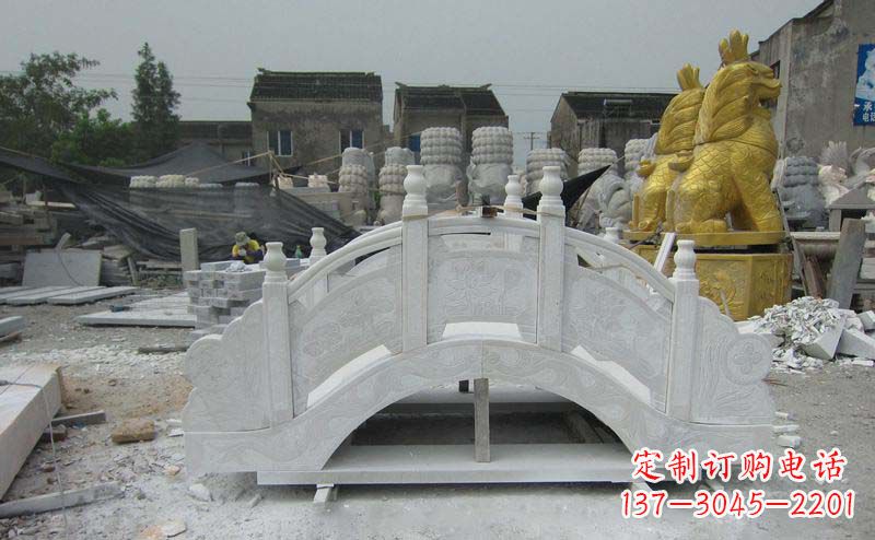 哈尔滨精美的大理石拱桥雕塑