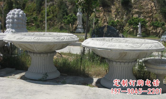 哈尔滨美轮美奂的大理石花盆雕塑