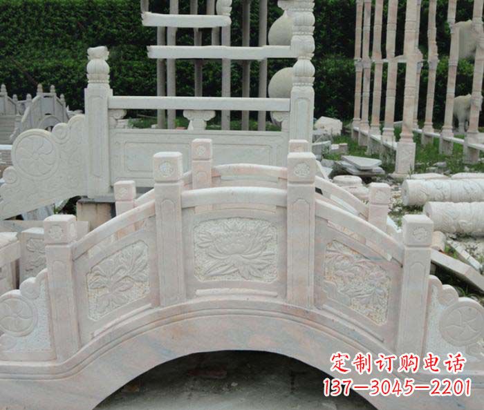 哈尔滨公园景观晚霞红石拱桥