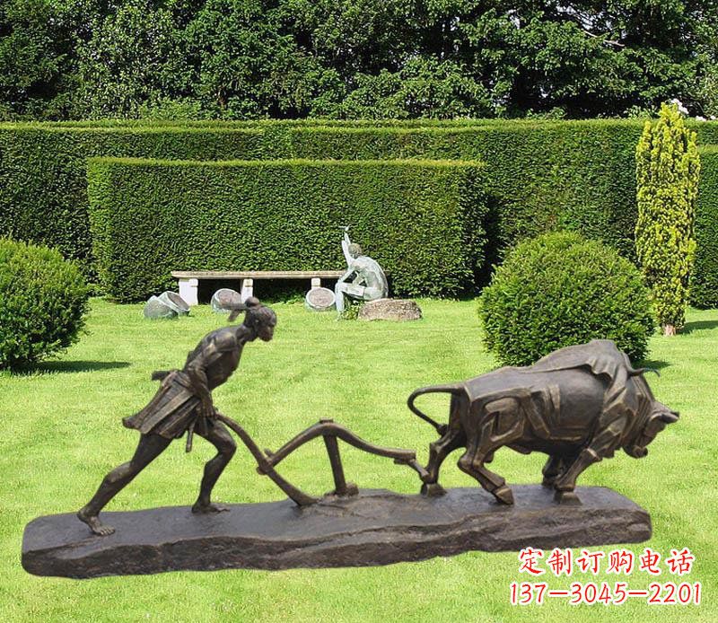 哈尔滨古典风格牛雕塑,新时代艺术装点