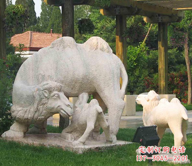 哈尔滨公园骆驼一家石雕