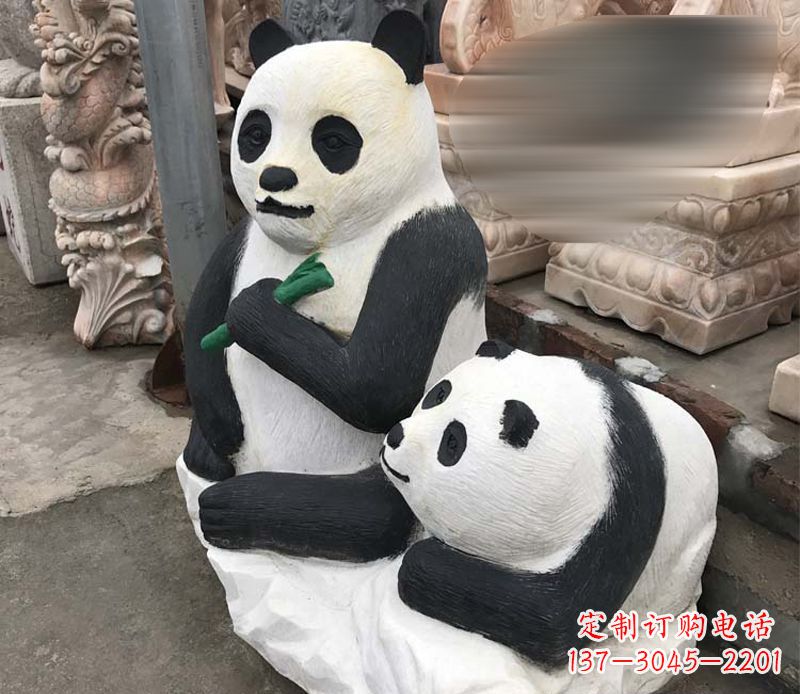 哈尔滨公园母子熊猫石雕