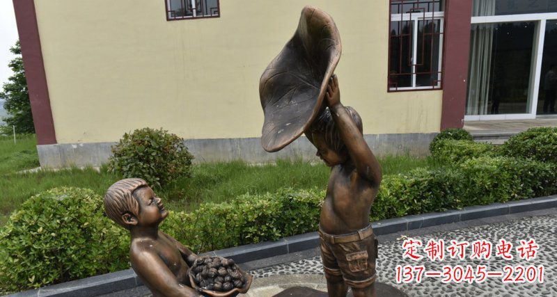 哈尔滨精美铜雕帽子装核桃的小男孩