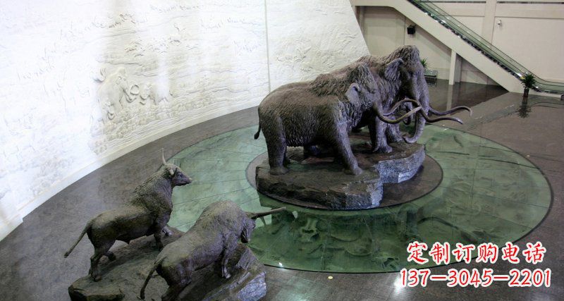 哈尔滨领雕塑公园长毛象动物铜雕