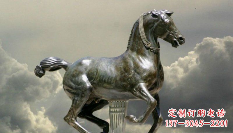 哈尔滨广场奔马景观铜雕
