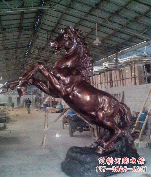 哈尔滨中领雕塑出品:铜雕正面奔马