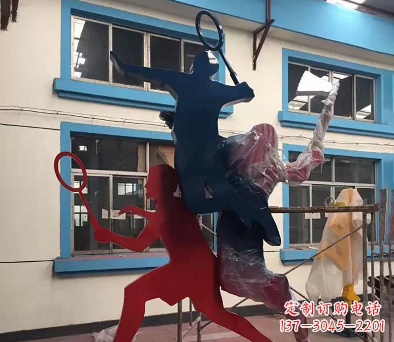 哈尔滨广场不锈钢打羽毛球雕塑2