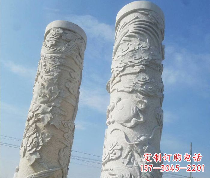 哈尔滨艺术化的广场龙柱石雕