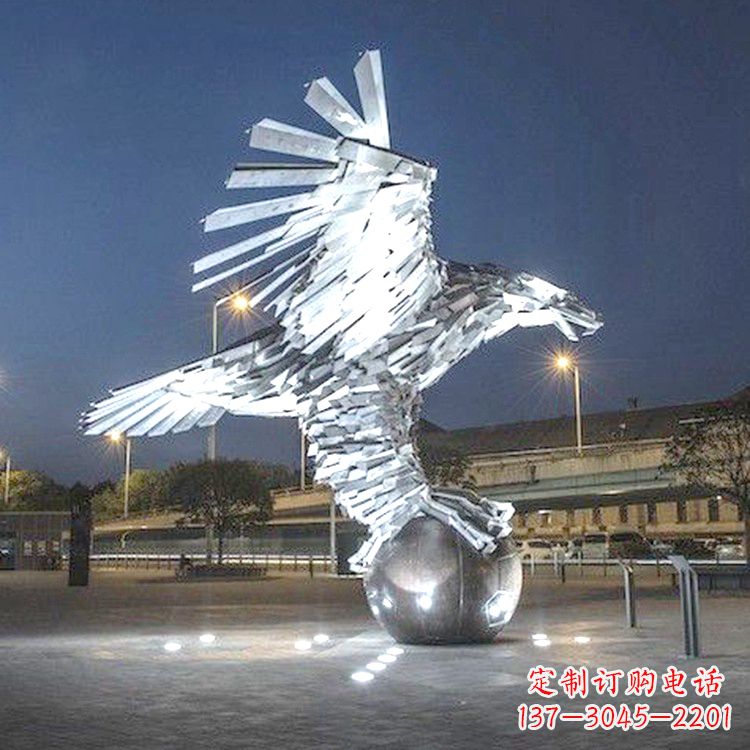 哈尔滨中领雕塑的金属质感老鹰雕塑是一款精美而又…