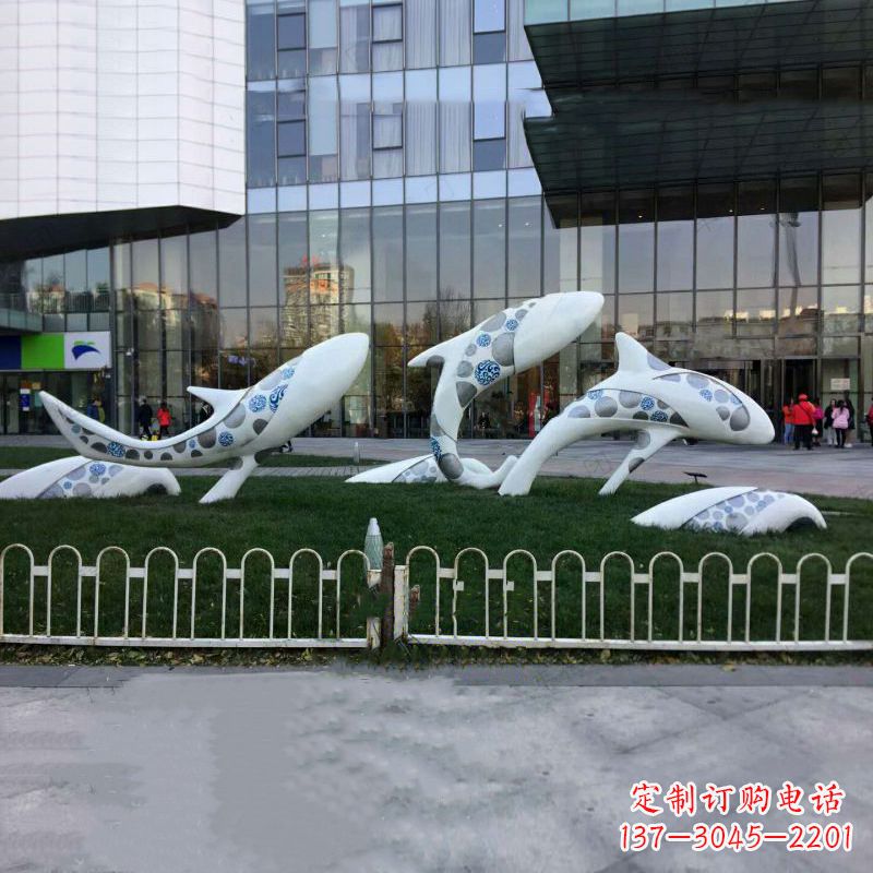 哈尔滨城市绿地观赏海豚雕塑