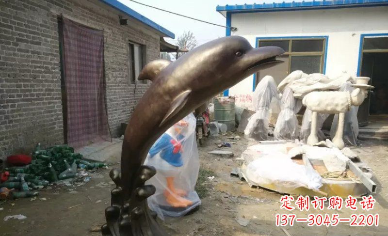 哈尔滨海豚动物铜雕