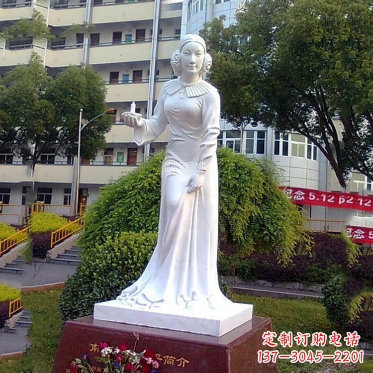 哈尔滨纪念南丁格尔的纯白玉雕塑