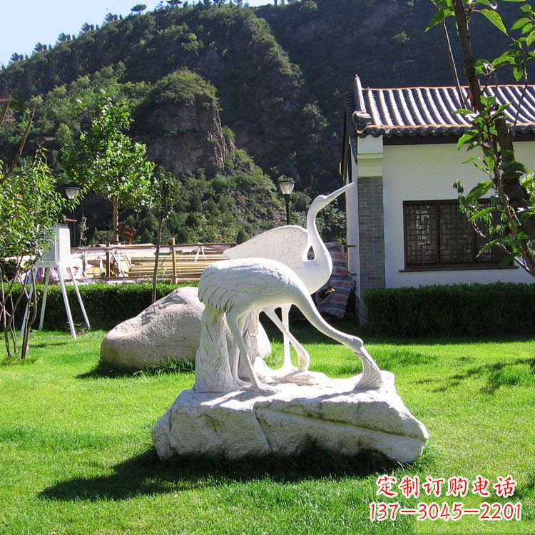 哈尔滨仙鹤石雕公园草坪动物雕塑