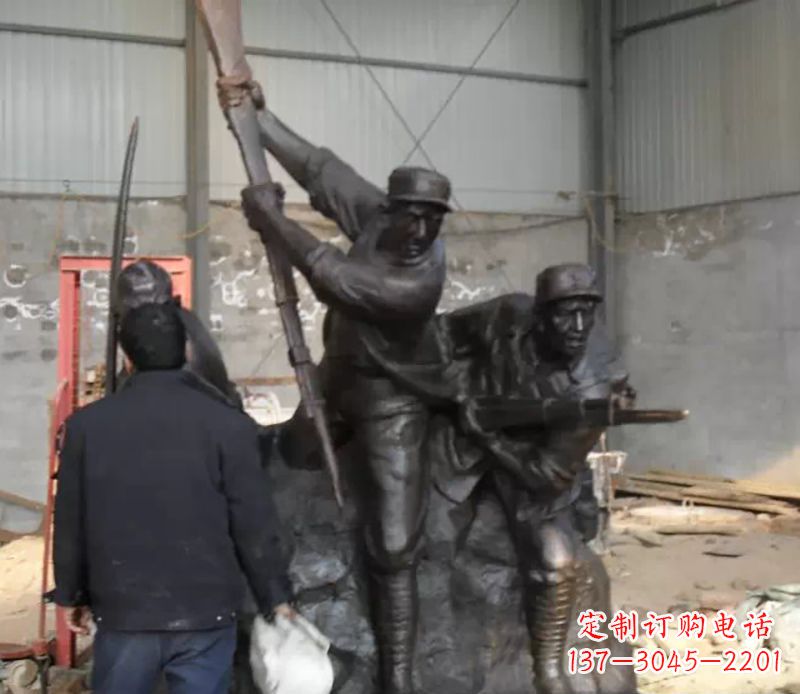 哈尔滨细腻精美的红军雕塑
