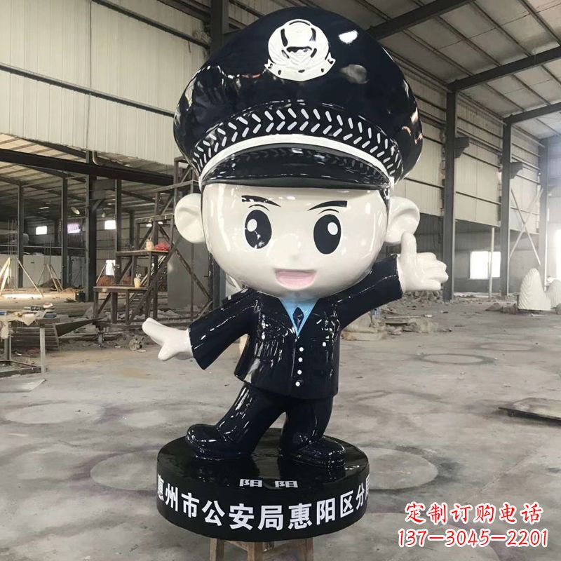 哈尔滨可爱的警察卡通雕塑