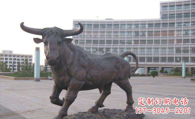 哈尔滨老牛动物广场铜雕,专业定制精美动物雕塑