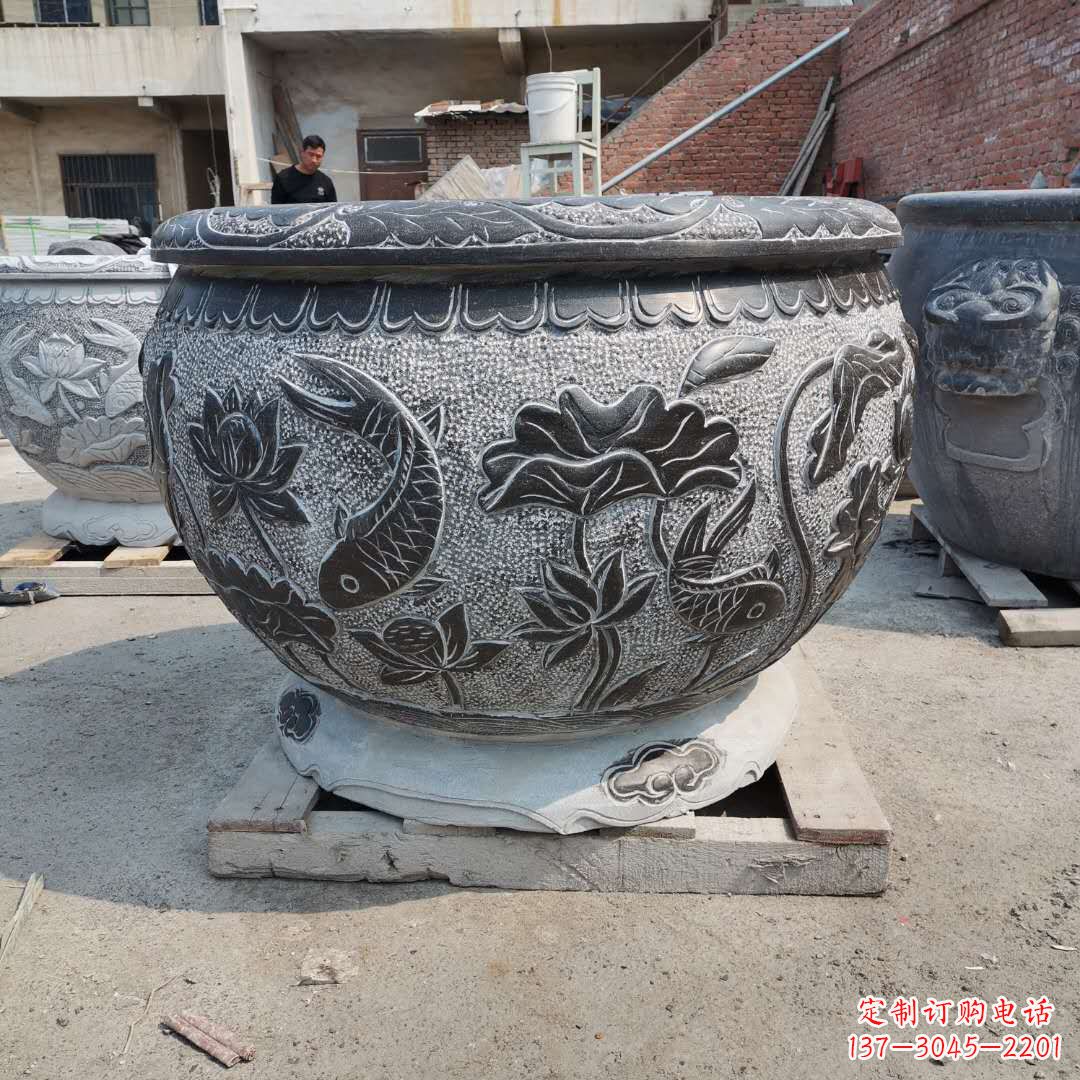 哈尔滨老青石园林石雕水缸,享受自然之美