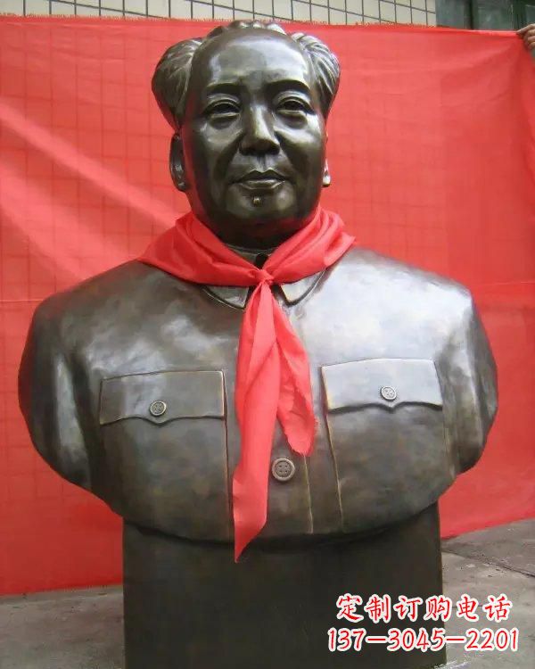 哈尔滨毛主席铜雕像,见证历史的瞬间