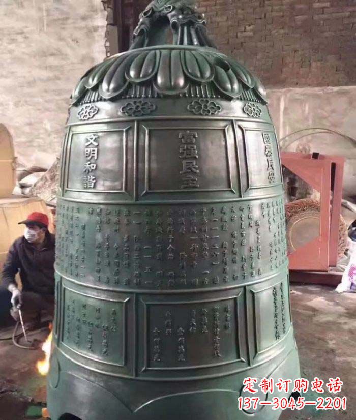 哈尔滨古典铜钟雕塑,装点家园