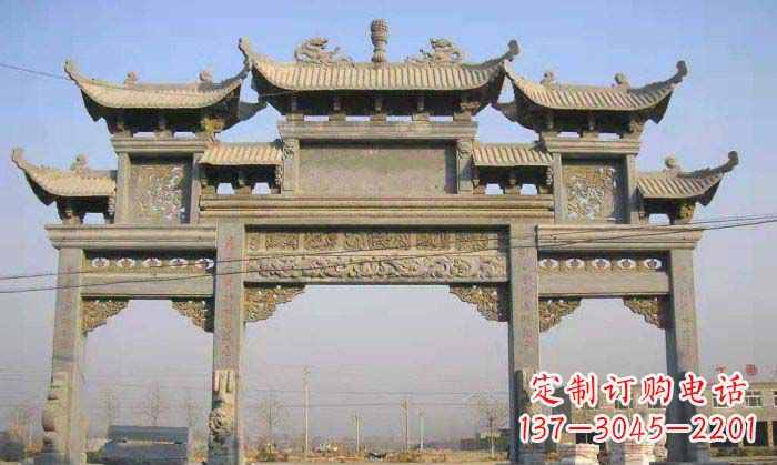 哈尔滨特色街角石雕牌坊精致典雅的装点