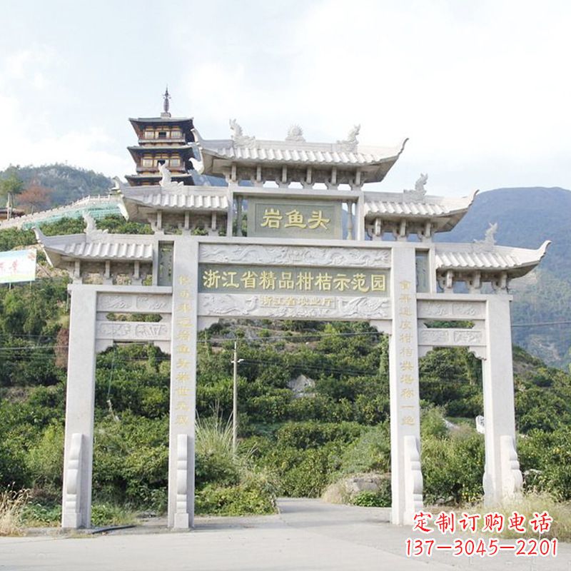 哈尔滨精美的牌楼雕塑,象征着一种贵族文化