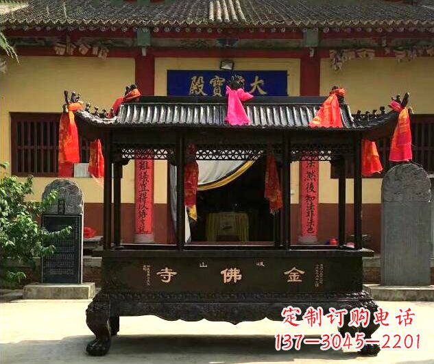 哈尔滨双兽头三足雕花铜香炉