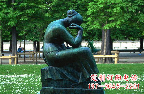哈尔滨思考的女人青铜人物铜雕