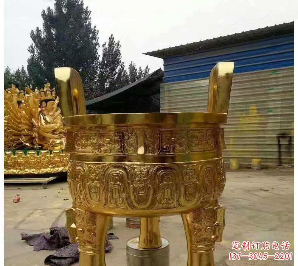 哈尔滨寺庙三足圆形香炉铜雕