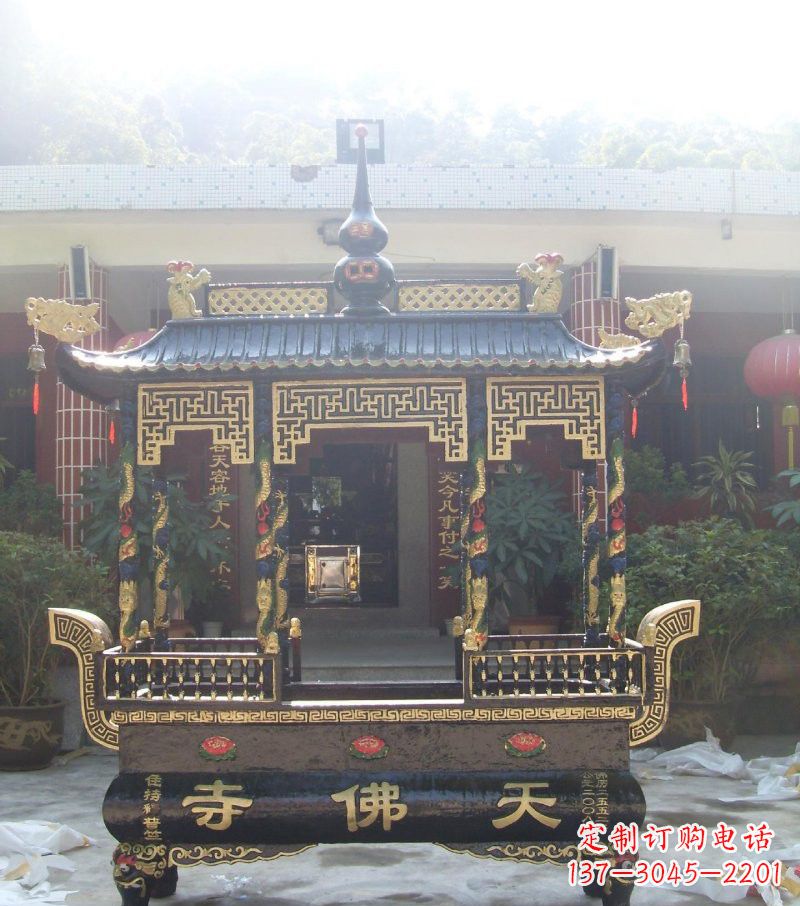 哈尔滨寺庙铸铜四足方形带顶香炉