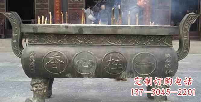 哈尔滨寺庙铸铜四足香炉