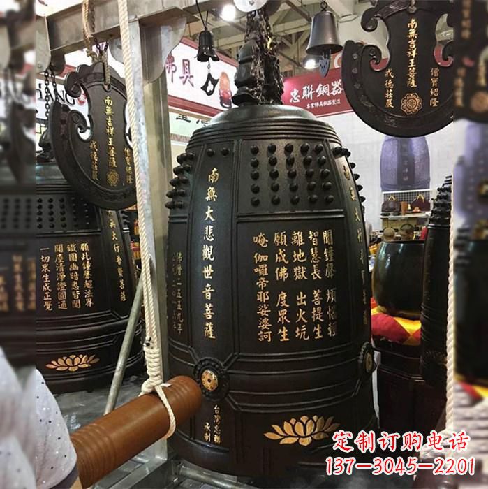 哈尔滨寺院挂钟铜雕塑